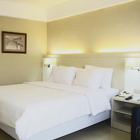 Hotel Sandjaja Palembang Exteriör bild