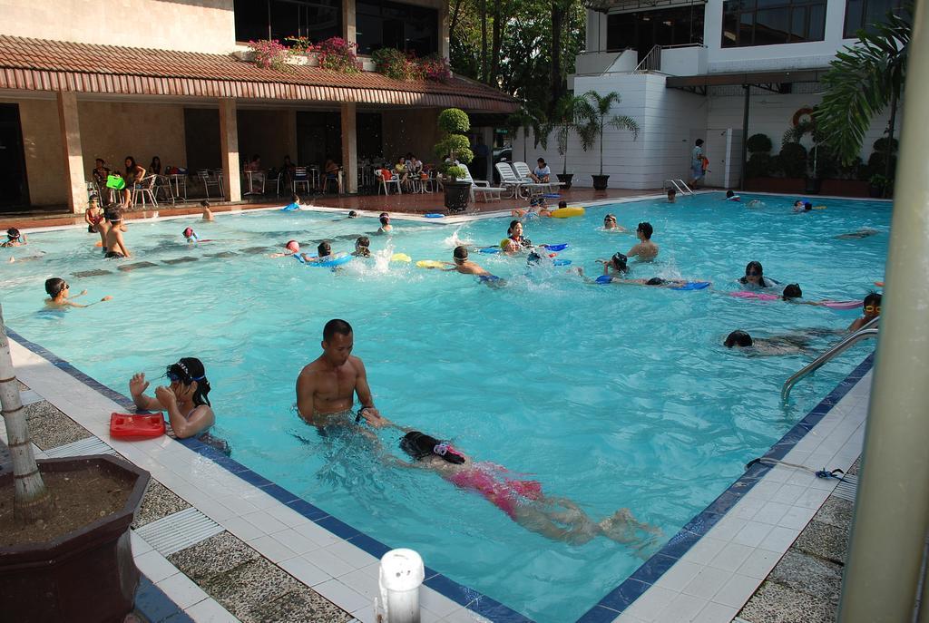 Hotel Sandjaja Palembang Exteriör bild