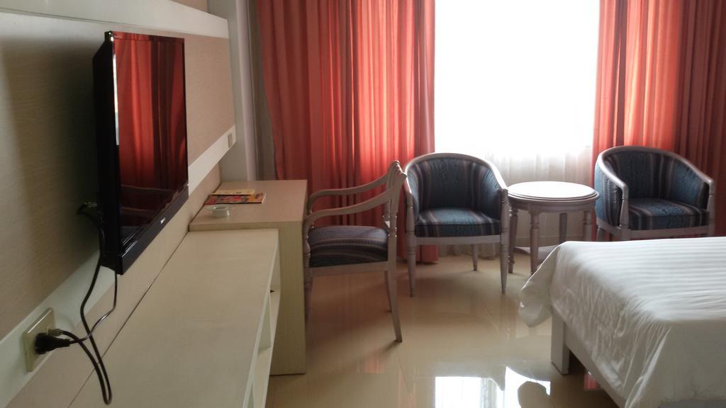Hotel Sandjaja Palembang Exteriör bild