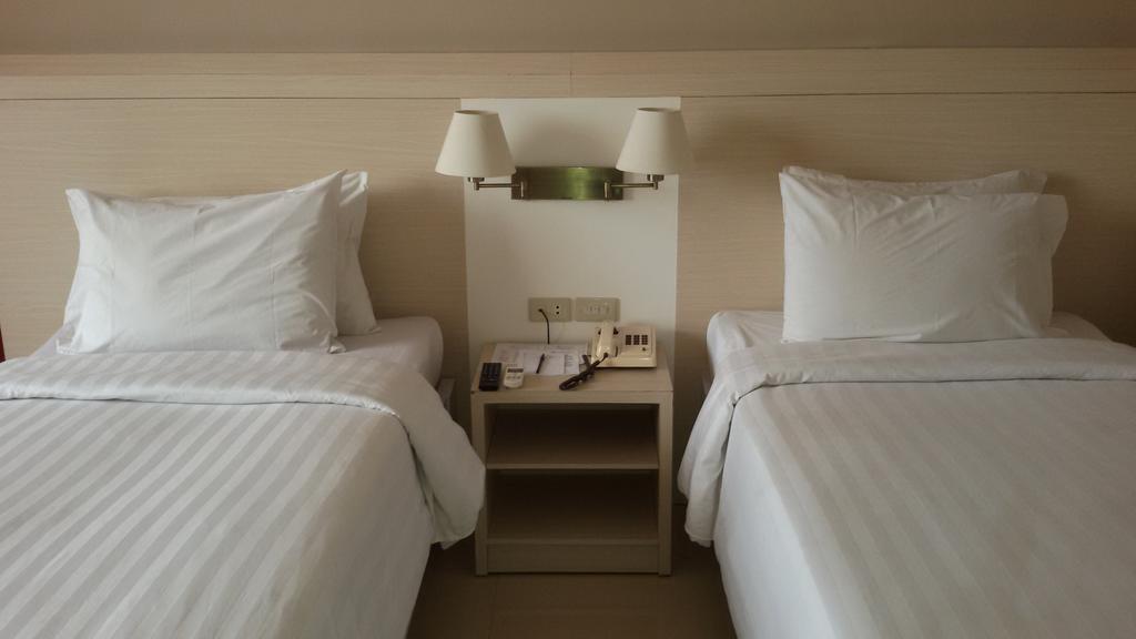 Hotel Sandjaja Palembang Exteriör bild
