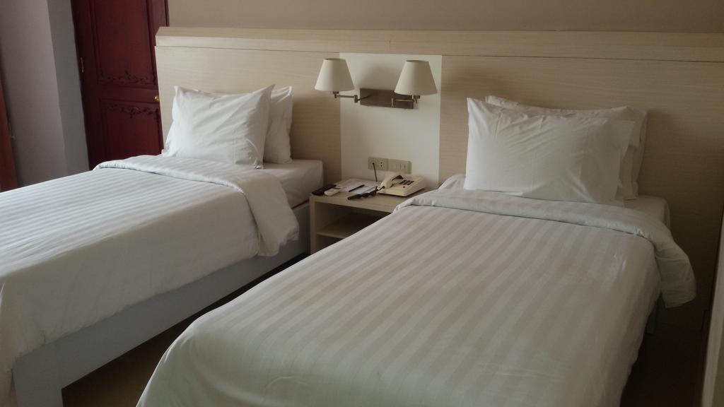Hotel Sandjaja Palembang Exteriör bild