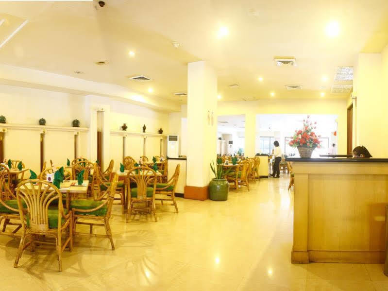 Hotel Sandjaja Palembang Exteriör bild